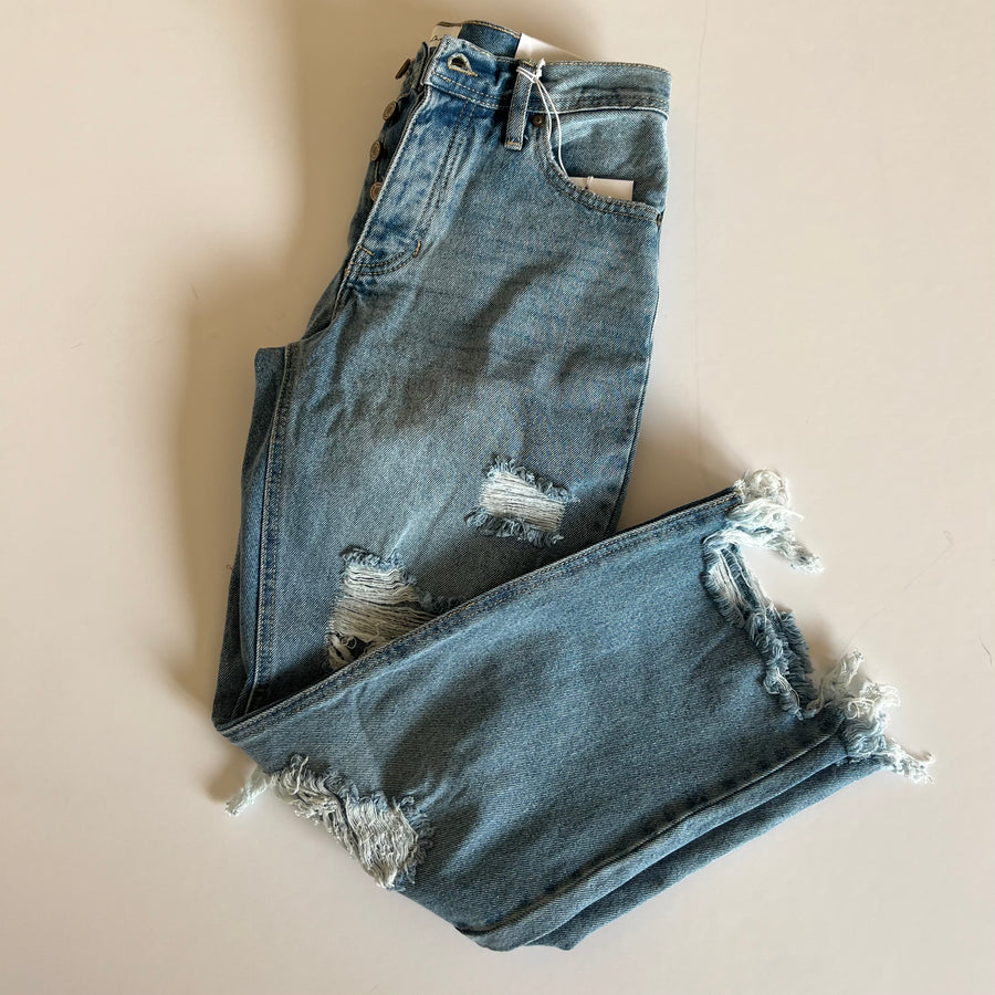 High rise relax straight jeans with distressed